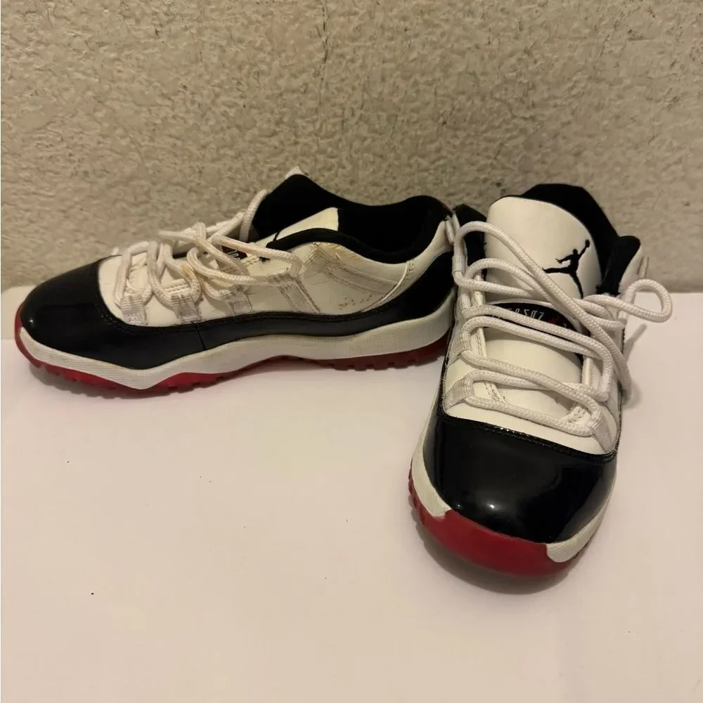Jordan Low Top Sneakers Retro Mid Concord-Bred Size 2Y Black Red White Youth